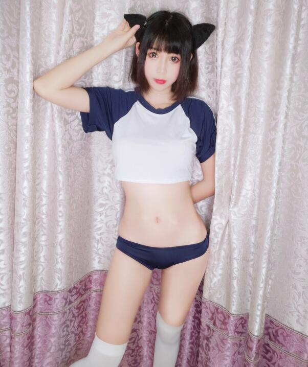 爆乳黑丝御姐自慰，给小哥口交，舔逼浪叫的!