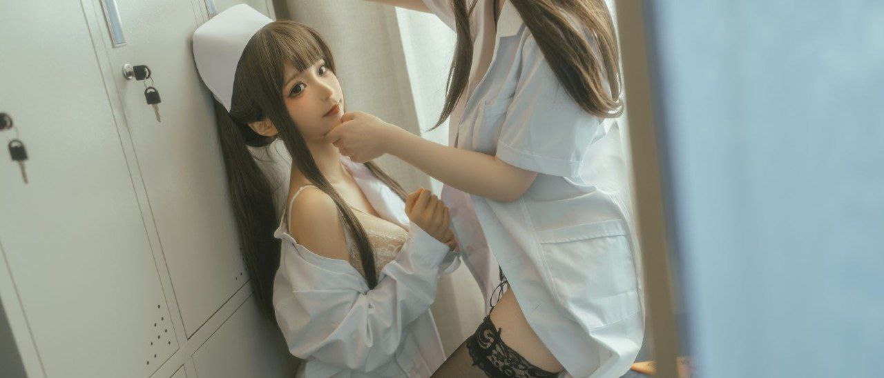 大战丰满人妻性色Av偷偷红豆