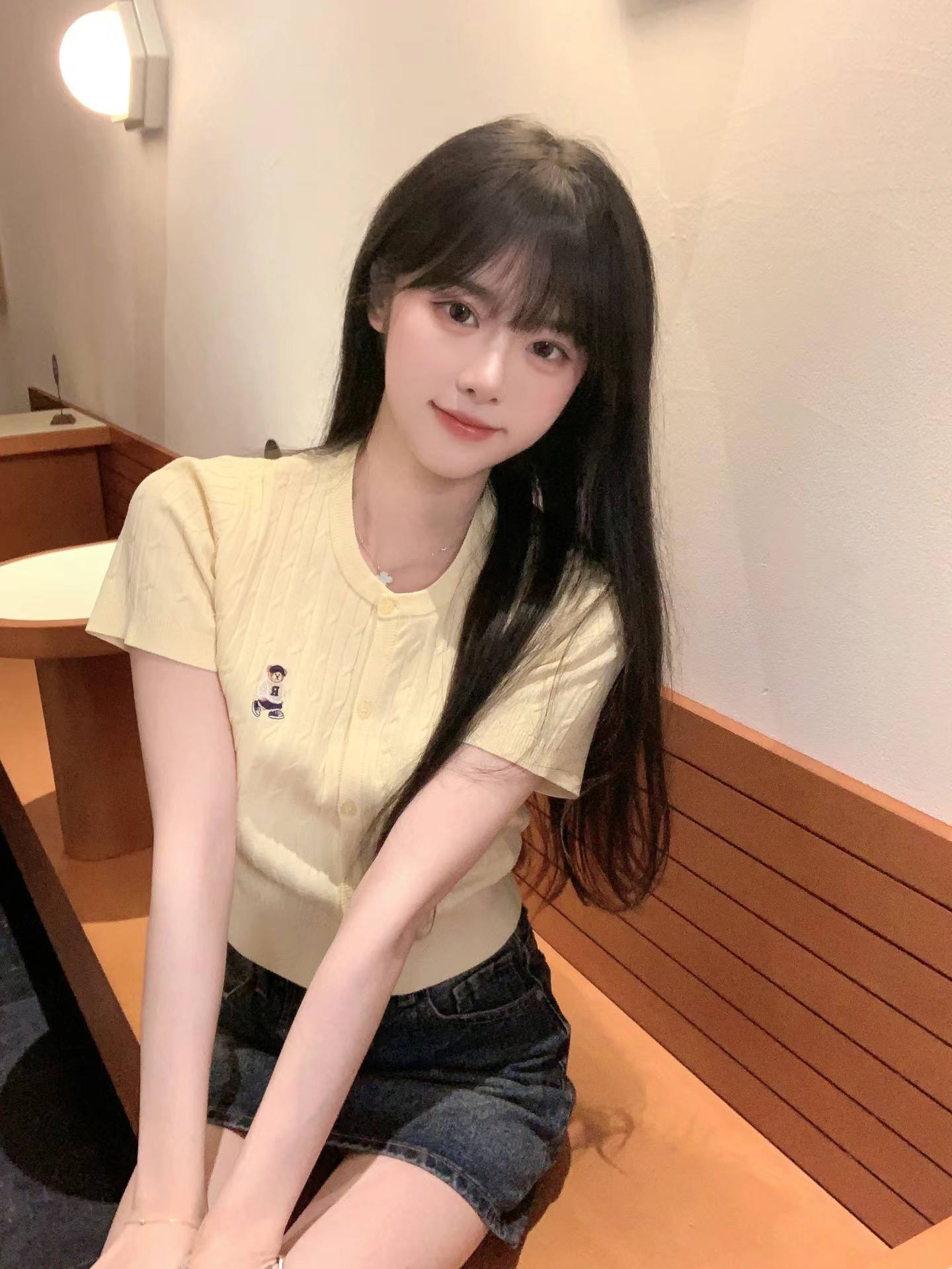 酒店约操大奶妹子舔屌深喉然后到床上操,后入猛操大奶子被操的一直晃动