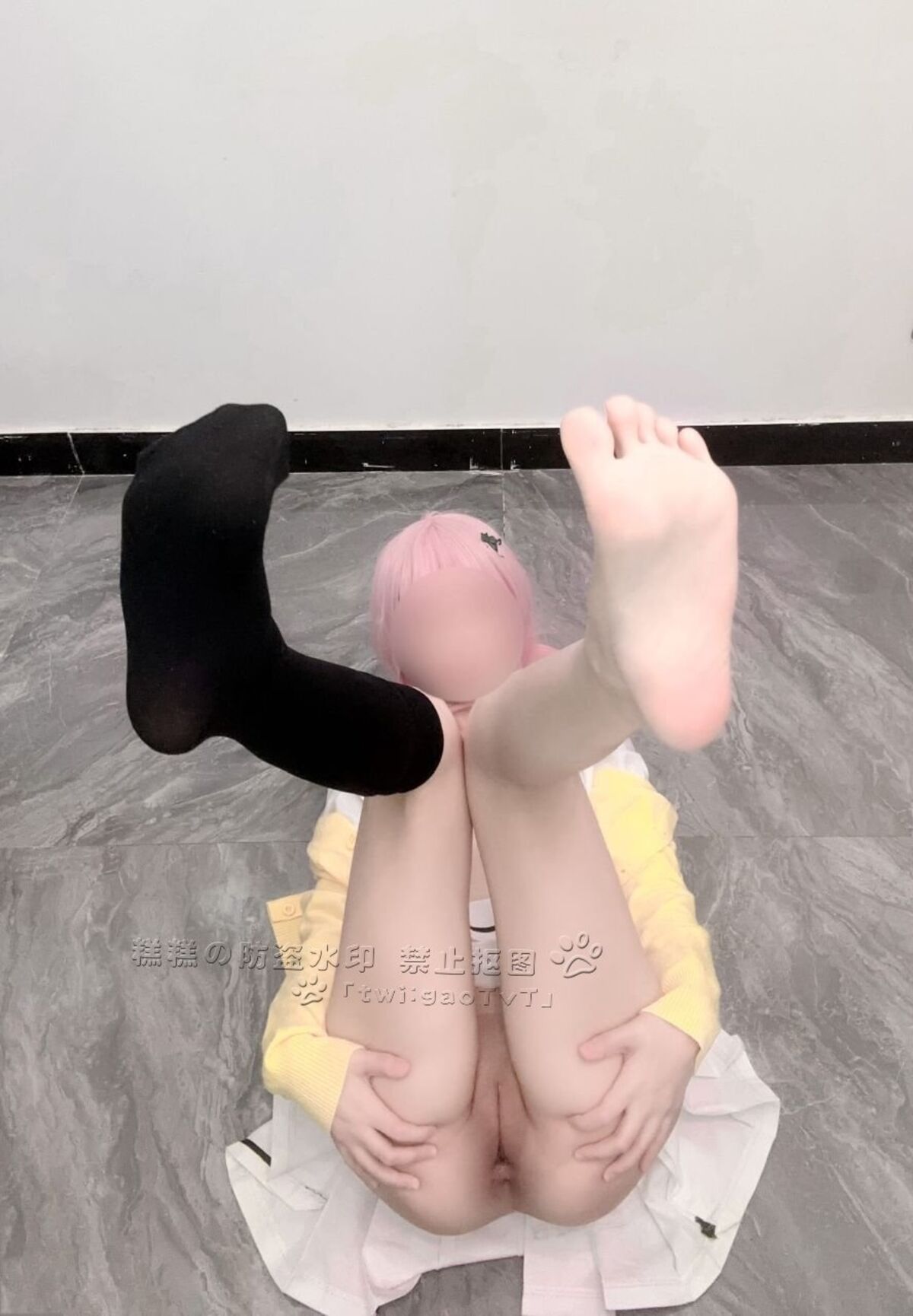 クリトリスと乳首を弄って感じまくる私を见