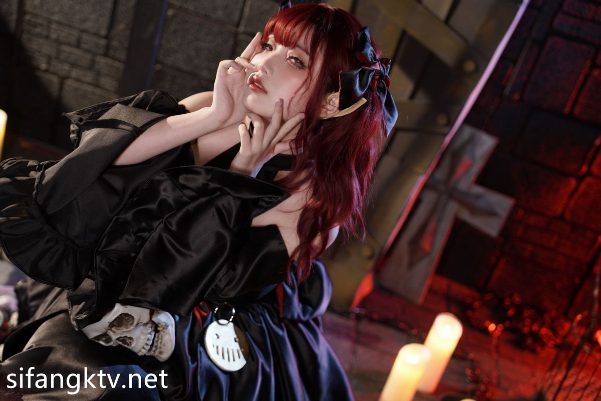 与身材丰满皮肤雪白的美女同事宾馆偷情