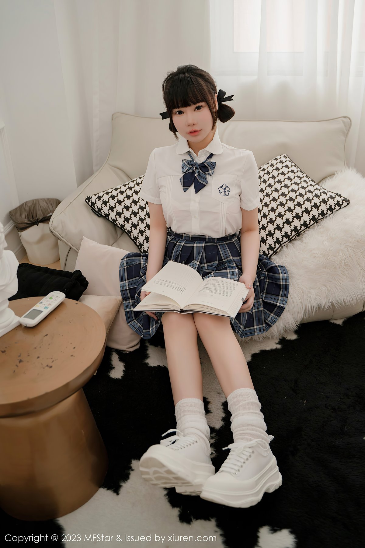 超短裙厕所露脸全景偷拍